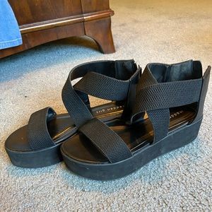 Black Madden Girl Platforms size 7.5